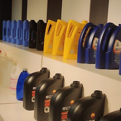 kopen 1-5L Volledig automatische smeermiddelvullingslijn 1000-5000BPH 1000ml-5000ml online manufacture