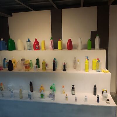 kopen Volautomatische algemene wasmiddel vul-, sluit- en etiketteermachine, in de fabriek gemaakt online manufacture