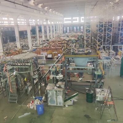 kopen EG SC WP Volledig automatische verpakkingslijn voor pesticiden voor agrochemische flessen 100ml-1L online vervaardiging