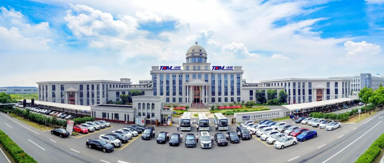 ODM Automatische vloeibare multi-head exclusieve gepatenteerde vriesmiddelen en olie flessen vulmachine 12