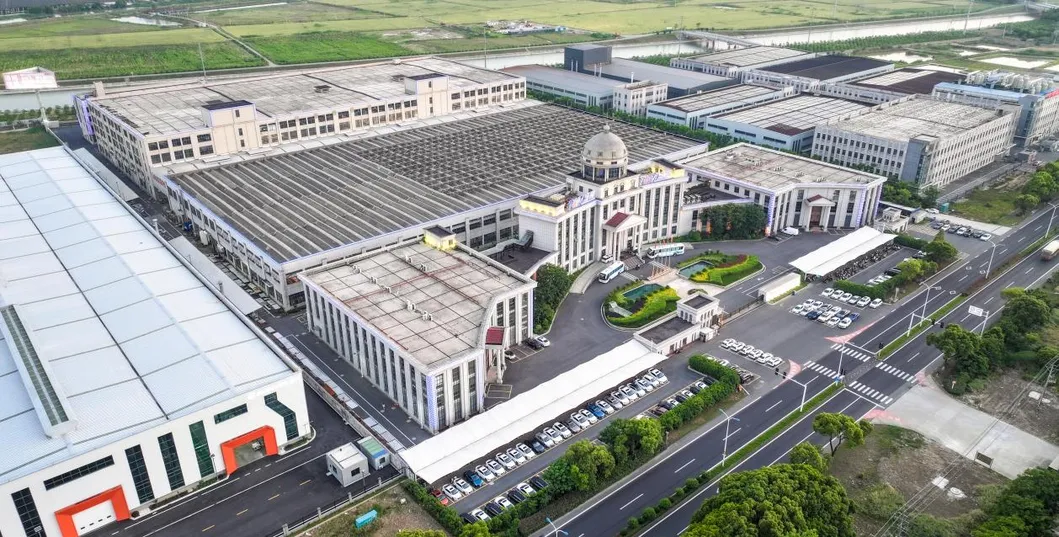 Automatische machine voor het vullen van chemische smeermiddelen voor de industrie 7