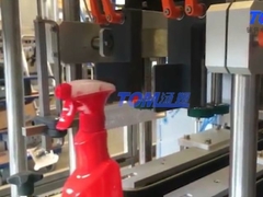 Automatische machine voor het vullen en afdekken van de trekker voor shampoo, wasmiddel en sanitizers